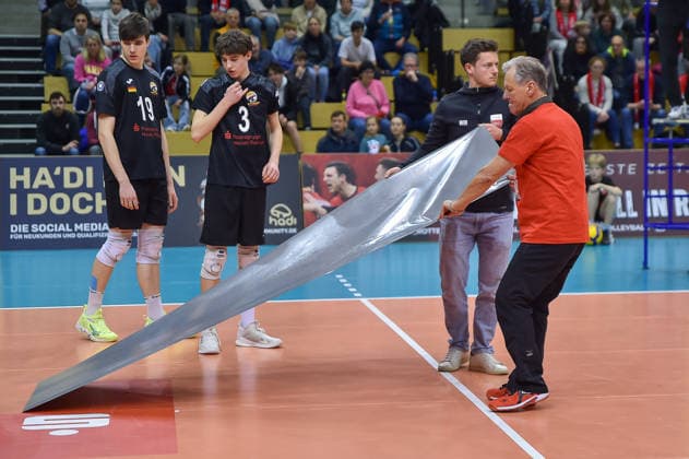 the foil of the advertising on the new hall flooring was broken and had to be removed TV Rottenburg vs VC Juniors Frankfurt, Volleyball, 2 Bundesliga Sued, 17 Matchday, Match 5676, Season 2025 2026, 01 02 2026, TV Rottenburg vs VC Juniors Frankfurt, Volleyball, 2 Bundesliga Sued, 17 Matchday, Match 5676, Season 2025 2026, 01 02 2026 Rottenburg Copyright: xEibner-Pressefoto RalphxKunzex EP_RKE