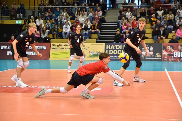 Mykhaylo Kosyak VC Juniors Frankfurt, 01 , back from left Levi Rieckhoff VC Juniors Frankfurt, 12 , Maxim Mandic VC Juniors Frankfurt, 04 , Felix Staehle VC Juniors Frankfurt, 15 TV Rottenburg vs VC Juniors Frankfurt, Volleyball, 2 Bundesliga Sued, 17 Matchday, Match 5676, Season 2025 2026, 01 02 2026, TV Rottenburg vs VC Juniors Frankfurt, Volleyball, 2 Bundesliga Sued, 17 Matchday, Match 5676, Season 2025 2026, 01 02 2026 Rottenburg Copyright: xEibner-Pressefoto RalphxKunzex EP_RKE