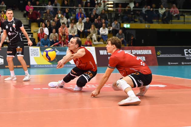 Moritz Rauber TV Rottenburg, 02 in the middle, right Luca Wahrlich TV Rottenburg, 13 , left Jakob Elsaesser TV Rottenburg, 04 TV Rottenburg vs VC Juniors Frankfurt, Volleyball, 2 Bundesliga Sued, 17 Matchday, Match 5676, Season 2025 2026, 01 02 2026, TV Rottenburg vs VC Juniors Frankfurt, Volleyball, 2 Bundesliga Sued, 17 Matchday, Match 5676, Season 2025 2026, 01 02 2026 Rottenburg Copyright: xEibner-Pressefoto RalphxKunzex EP_RKE