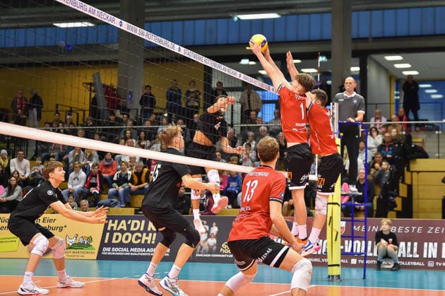 in attack Maxim Mandic VC Juniors Frankfurt, 04 , in block Dominik Marjanovic TV Rottenburg, 01 , Niklas Lichtenauer TV Rottenburg, 08 TV Rottenburg vs VC Juniors Frankfurt, Volleyball, 2 Bundesliga Sued, 17 Matchday, Match 5676, Season 2025 2026, 01 02 2026, TV Rottenburg vs VC Juniors Frankfurt, Volleyball, 2 Bundesliga Sued, 17 Matchday, Match 5676, Season 2025 2026, 01 02 2026 Rottenburg Copyright: xEibner-Pressefoto RalphxKunzex EP_RKE