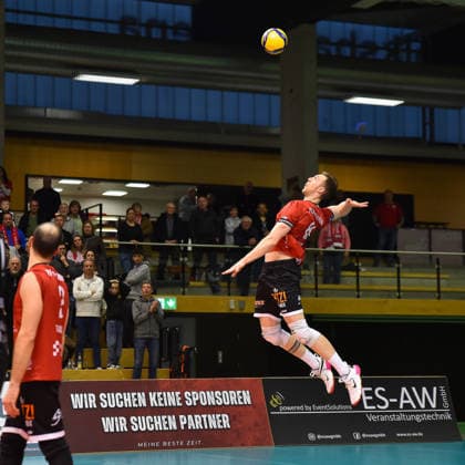 Jump serve, Niklas Lichtenauer TV Rottenburg, 08 TV Rottenburg vs VC Juniors Frankfurt, Volleyball, 2 Bundesliga Sued, 17 Matchday, Match 5676, Season 2025 2026, 01 02 2026, TV Rottenburg vs VC Juniors Frankfurt, Volleyball, 2 Bundesliga Sued, 17 Matchday, Match 5676, Season 2025 2026, 01 02 2026 Rottenburg Copyright: xEibner-Pressefoto RalphxKunzex EP_RKE
