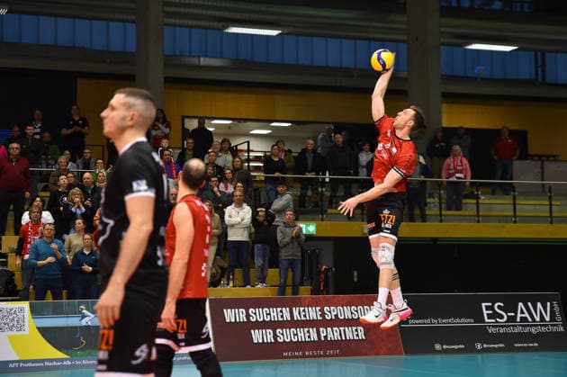 Jump serve, Niklas Lichtenauer TV Rottenburg, 08 TV Rottenburg vs VC Juniors Frankfurt, Volleyball, 2 Bundesliga Sued, 17 Matchday, Match 5676, Season 2025 2026, 01 02 2026, TV Rottenburg vs VC Juniors Frankfurt, Volleyball, 2 Bundesliga Sued, 17 Matchday, Match 5676, Season 2025 2026, 01 02 2026 Rottenburg Copyright: xEibner-Pressefoto RalphxKunzex EP_RKE