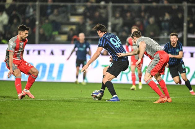 US Cremonese v FC Internazionale - Serie A Francesco Pio Esposito of Inter FC is in action during the Italian Serie A football match between US Cremonese and Inter FC at Giuseppe Meazza San Siro stadium in Milan, Italy, on February 1, 2026. Cremona Italy  Copyright: xTizianoxBallabiox originalFilename:ballabio-uscremon260201_npoRk.jpg