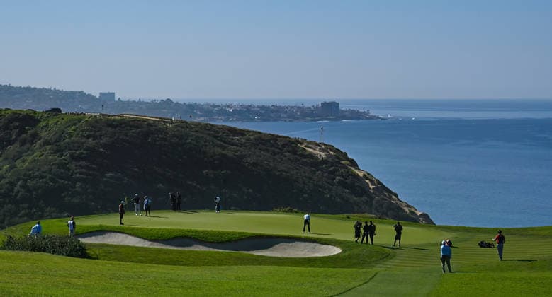 February 01, 2026: A scenic view of La Jolla with Justin Rose on the green on the 3rd hole during the final round of the Farmers Insurance Open on Torrey Pines South Course in San Diego, California. CSM San Diego USA - ZUMAc04_ 20260201_zma_c04_066 Copyright: xJustinxFinex