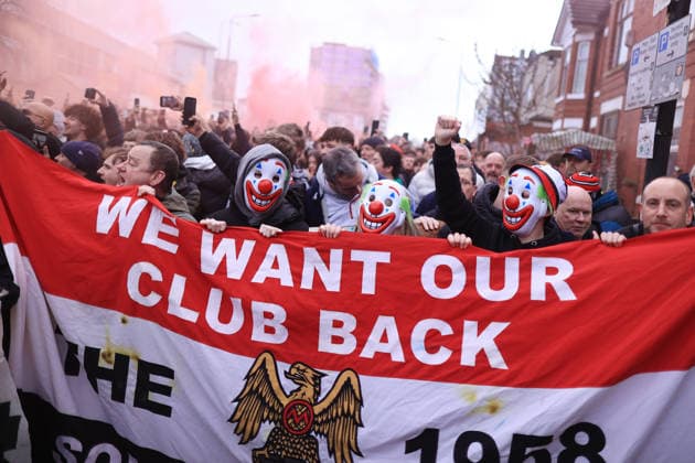 Football - Premier League - Manchester United, ManU v Fulham 1st February 2026 - Premier League - Manchester United v Fulham - Manchester United fans take part in a protest against the club s owners before the match - Photo: Simon Stacpoole Offside. Manchester UK *** Fußball Premier League Manchester United gegen Fulham 1. Februar 2026 Premier League Manchester United gegen Fulham Fans von Manchester United protestieren vor dem Spiel gegen die Eigentümer des Vereins Foto Simon Stacpoole Offside Manchester UK  Copyright: xSimonxStacpoolexOffside