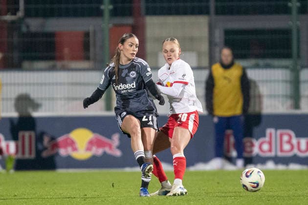 GER, Leipzig, Football, Google Pixel Womens Bundesliga, Matchday 16, RB Leipzig vs Eintracht Frankfurt in picture v l Ereleta Memeti Eintracht Frankfurt 27 , Victoria Krug RB Leipzig 20 , duel, 01 02 2025, RB Leipzig Training Academy Cottaweg Leipzig DFB REGULATIONS PROHIBIT ANY USE OF PHOTOGRAPHS AS IMAGE SEQUENCES AND OR QUASI VIDEO, Copyright: HMBxMedia PaulxFritz