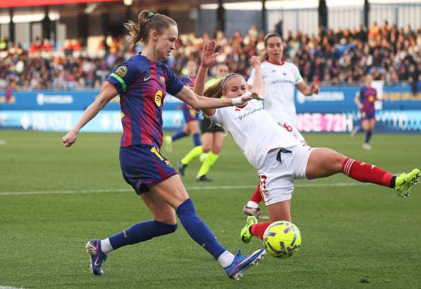 FC Barcelona, Barca Femeni v Sevilla FC Femenino - Liga F Moeve Caroline Graham Hansen and Raquel Morcillo play during the match between FC Barcelona Women and Sevilla FC Women, corresponding to week 18 of the Liga F Moeve, at the Johan Cruyff Stadium in Barcelona, Spain, on February 1, 2026. Barcelona Spain  Copyright: xUrbanandsportx originalFilename:urbanandsport-fcbarcel260201_npD5q.jpg