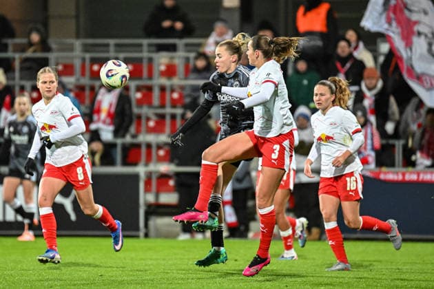 Soccer I Women I Season 2025 2026 I Bundesliga I Matchday 16 I RB Leipzig Eintracht Frankfurt I 01 02 2026 Laura Freigang 10, Eintracht Frankfurt in a duel against Andrea Norheim 3, Rasenballsport Leipzig Leipzig RB Training Center, Cottaweg 7 Saxony Germany Copyright: xLobeca InesxHähnelx