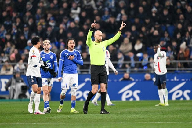RC Strasbourg Alsace v Paris Saint-Germain - Ligue 1 McDonald s 2025 2026 Eric WATTELLIER (ARBITRE) during the Ligue 1 McDonald s match between Strasbourg and Paris SG at Stade de la Meinau on February 1, 2026 in Strasbourg, France. Strasbourg France  Copyright: xFEPx 776348271