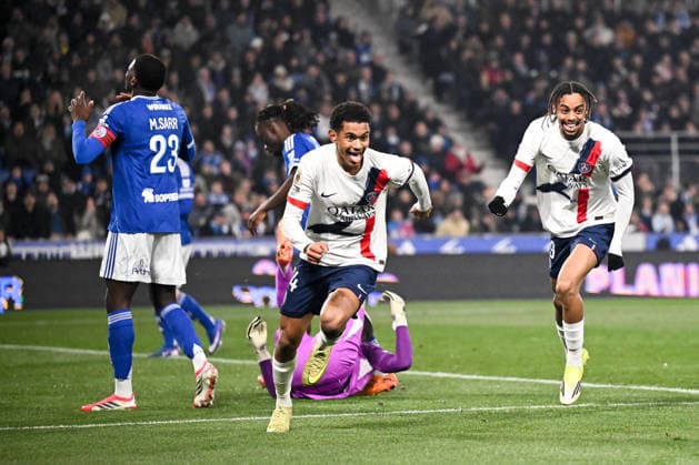 RC Strasbourg Alsace v Paris Saint-Germain - Ligue 1 McDonald s 2025 2026 24 Senny MAYULU (psg) - 29 Bradley BARCOLA (psg) during the Ligue 1 McDonald s match between Strasbourg and Paris SG at Stade de la Meinau on February 1, 2026 in Strasbourg, France. Strasbourg France  Copyright: xFEPx 776348271