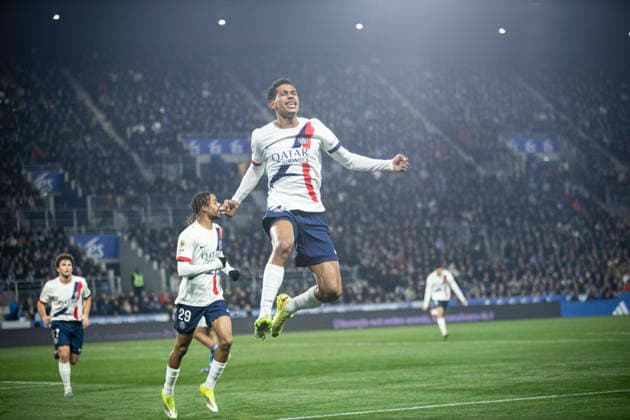 FOOTBALL: Ligue 1 Racing Strasbourg (RCS) vs Paris Saint Germain (PSG) - 01 02 2026 Stade de la Meinau. Strasbourg - France Joie des joueurs de l equipe de Paris Saint Germain (PSG) apres le but de Senny Mayulu 24 (PSG)  Copyright: xElyxandroxCEGARRAx