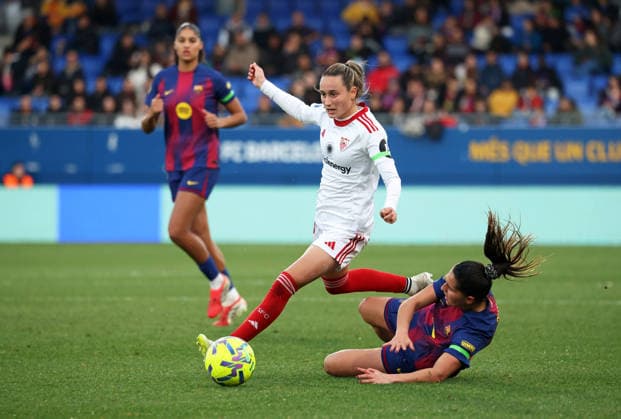 FC Barcelona, Barca Femeni v Sevilla FC Femenino - Liga F Moeve Kika Nazareth and Andrea Alvarez play during the match between FC Barcelona Women and Sevilla FC Women, corresponding to week 18 of the Liga F Moeve, at the Johan Cruyff Stadium, in Barcelona, Spain, on February 1, 2026. Barcelona Spain  Copyright: xUrbanandsportx originalFilename:urbanandsport-fcbarcel260201_np4nG.jpg
