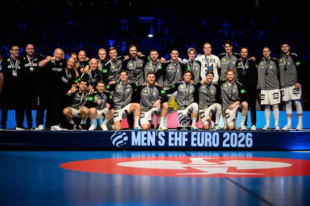 Herning Handball EM 2026 Final Denmark Germany the team of Germany, team photo, group photo with the medal Herning Jyske Bank Boxen Denmark