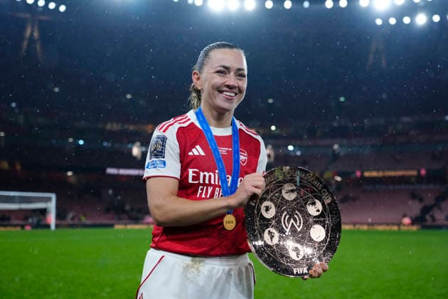 Arsenal Women FC v SC Corinthians - FIFA Women s Champions Cup 2026 Final Katie McCabe defender of Arsenal and Republic of Ireland celebrates with the trophy after winning the FIFA Women s Champions Cup 2026 Final match between Arsenal Women FC and SC Corinthians at Arsenal Stadium on February 1, 2026 in London, United Kingdom. London England United Kingdom  Copyright: xJosexBretonx originalFilename:bretonhernandez-arsenalw260201_npwuC.jpg