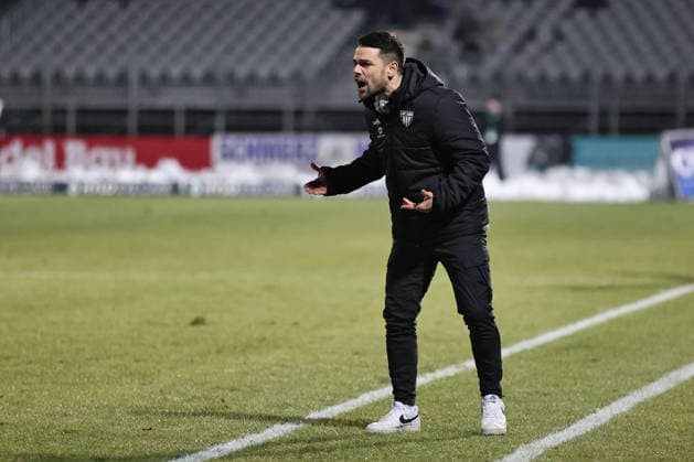 31 01 2026, Soccer, Gentlemen, Third parties League, Season 2025 2026 22 Matchday 3 League FC Schweinfurt 05 SSV Jahn Regensburg team manager Victor Kleinhenz FC Schweinfurt 05 to the Sideline, Single Schweinfurt Riedel Construction Arena in Sachs Stadio Bavaria Under Swiss francs Germany