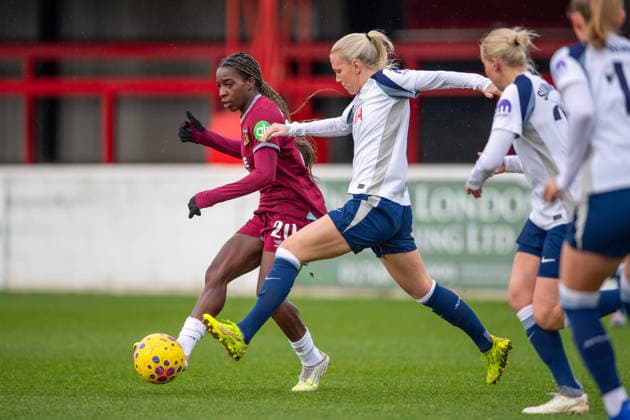 Viviane Asseyi (20 West Ham) passes during the Barclays Women?s Super League game between West Ham United v Tottenham Hotspur at Chigwell Construction Stadium, London, England. (Photo by Mike Turner Sports Press Photo SPP) Copyright: xMikexTurner SPPx Sportspressphoto_SPR88178