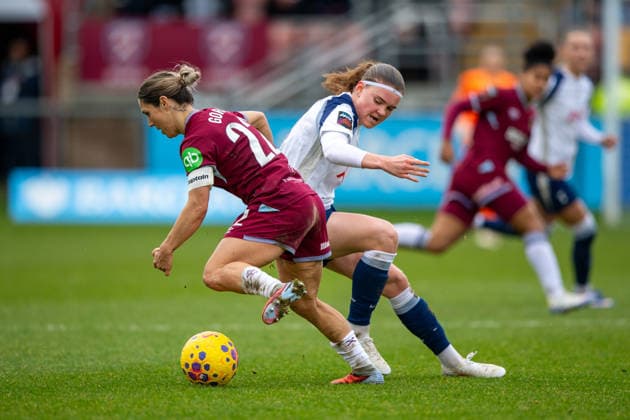 Katrina Gorry (C)22 West Ham) beats Signe Gaupset (8 Tottenham) during the Barclays Women?s Super League game between West Ham United v Tottenham Hotspur at Chigwell Construction Stadium, London, England. (Photo by Mike Turner Sports Press Photo SPP) Copyright: xMikexTurner SPPx Sportspressphoto_SPR88218
