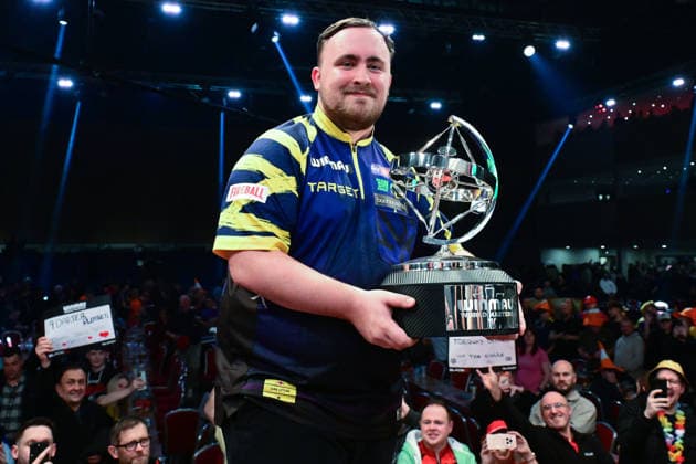 Darts 2026 Winmau World Masters Luke Littler with his winners trophy during the 2026 Winmau World Masters at Arena MK, Milton Keynes, UK on 1 February 2026. Milton Keynes Arena MK Buckinghamshire UK Editorial use only , Copyright: xDennisxGoodwinx PSI-23635-0301