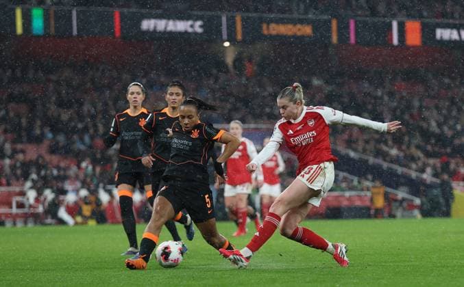 . - Arsenal Women v Corinthians Women, FIFA Women s Champions Cup Final, Emirates Stadium, London, UK - 1st February 2026. Daniel Weir Crystal Pix Daniel Weir Crystal Pix Alessia Russo of Arsenal Women has a shot on goal under pressure from Thais Ferreira of Corinthians Women. - Arsenal Women v Corinthians Women, FIFA Women s Champions Cup Final, Emirates Stadium, London, UK - 1st February 2026. Daniel Weir Crystal Pix London Emirates Stadium UK Copyright: xDanielxWeirx CP_Arsenal_Women_Corinthians_Women_DW60