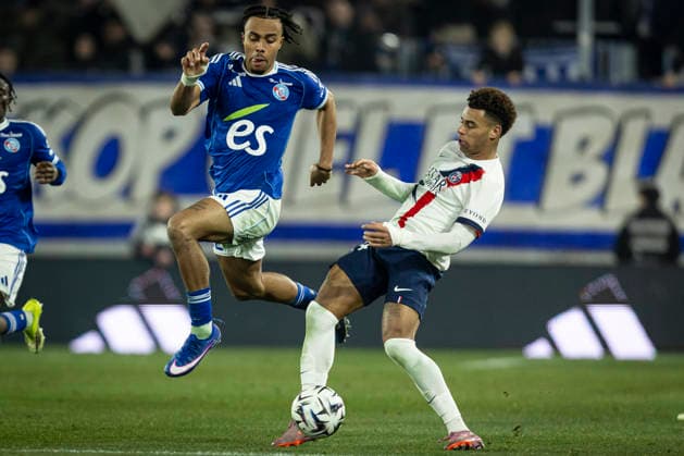 FOOTBALL: Ligue 1 Racing Strasbourg (RCS) vs Paris Saint Germain (PSG) - 01 02 2026 Stade de la Meinau. Strasbourg - France GuÃ la DouÃ 22 (RCS) et DÃ sirÃ DouÃ 14 (PSG)  Copyright: xelyxandroxcegarrax