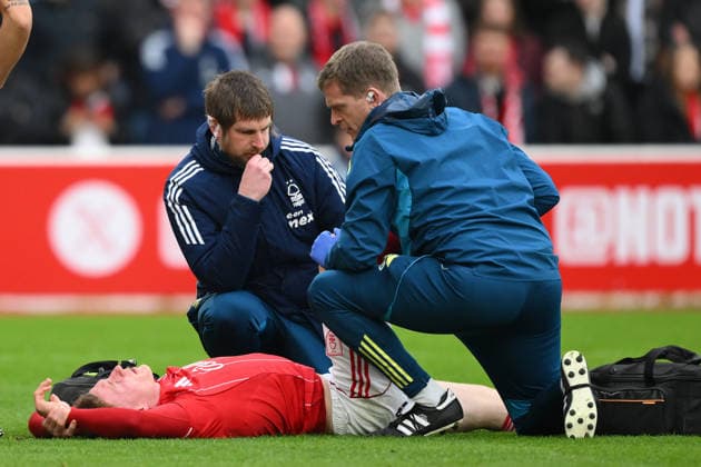 Nottingham Forest v Crystal Palace - Premier League Neco Williams of Nottingham Forest receives medical attention during the Premier League match between Nottingham Forest and Crystal Palace at the City Ground in Nottingham, England, on February 1, 2026. Nottingham Nottinghamshire United Kingdom  Copyright: xMIxNewsx originalFilename:fletcher-nottingh260201_npy9V.jpg