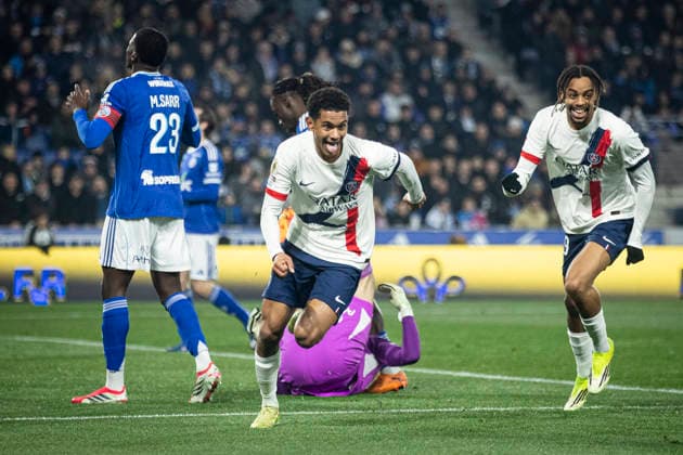 FOOTBALL: Ligue 1 Racing Strasbourg (RCS) vs Paris Saint Germain (PSG) - 01 02 2026 Stade de la Meinau. Strasbourg - France Joie des joueurs de l equipe de Paris Saint Germain (PSG) apres le but de Senny Mayulu 24 (PSG)  Copyright: xElyxandroxCEGARRAx