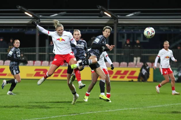 Google Pixel Womens Bundesliga, RB Leipzig Eintracht Frankfurt 01 02 2026 Marleen Schimmer 14, RB Leipzig and Sara Doorsoun 23, Eintracht Frankfurt in action Football, Google Pixel Womens Bundesliga, Season 2025 2026, Matchday 16 RB Leipzig vs SG Eintracht Frankfurt on 01 02 2026, Training Center Cottaweg, Leipzig DFB REGULATIONS PROHIBIT ANY USE OF PHOTOGRAPHS AS IMAGE SEQUENCES AND OR QUASI VIDEO Copyright: xBEAUTIFULxSPORTS JanxKaeferx