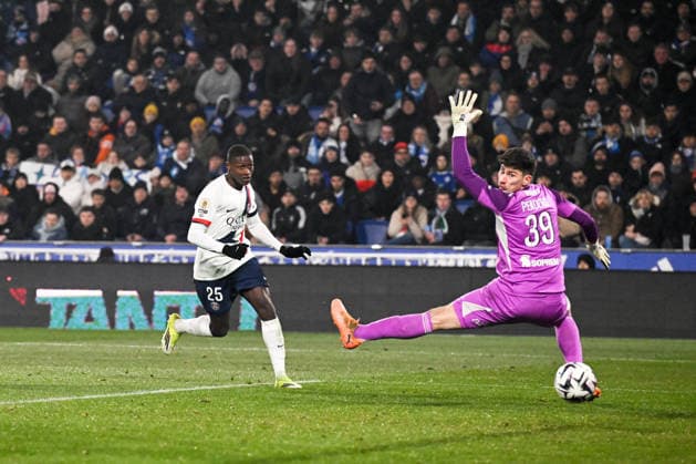 RC Strasbourg Alsace v Paris Saint-Germain - Ligue 1 McDonald s 2025 2026 25 Nuno MENDES (psg) during the Ligue 1 McDonald s match between Strasbourg and Paris SG at Stade de la Meinau on February 1, 2026 in Strasbourg, France. Strasbourg France  Copyright: xFEPx 776348271