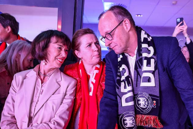 01 02 2026, Handball, Men s EHF EURO 2026, Germany Denmark, Jyske Bank Boxing in Herning, Final The German Chancellor Friedrich Merz Chancellor Politician CDU follows the game with fan scarf around his neck together with wife Charlotte Merz left and The Danish Prime Minister Mette Frederiksen Prime Minister Denmark Politician Politician with Denmark