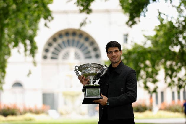 TENNIS AUSTRALIAN OPEN WINNER, Carlos Alcaraz poses for a photograph after winning the AO 2026 men™s singles final against Novak Djokovic at the Royal Exhibition Building in Melbourne, Monday, February 2, 2026. ( NO ARCHIVING MELBOURNE VICTORIA AUSTRALIA  Copyright: xROBxPREZIOSOx 20260202126334713902