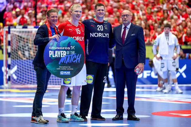 01 02 2026, Handball, Men s EHF EURO 2026, Germany Denmark, Jyske Bank Boxen in Herning, Final Player of the Match Award Award for Magnus Saugstrup Jensen Denmark 15 and Kevin Moller Denmark 20 Denmark