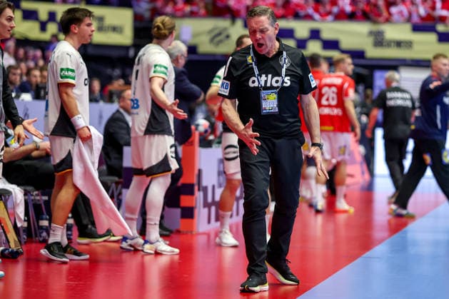 01 02 2026, Handball, Men s EHF EURO 2026, Germany Denmark, Jyske Bank Boxen in Herning, Final Headcoach Alfred Gislason Germany hc gesticulating on the sidelines Denmark