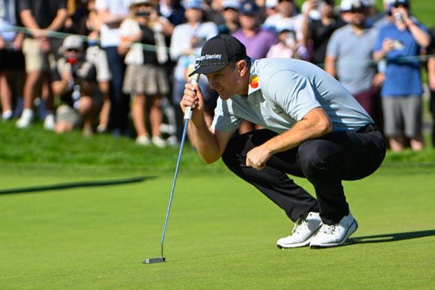 LA JOLLA, CA - FEBRUARY 01: Justin Rose (GBR) lines up his eagle putt on 6 during the final round of the Farmers Insurance Open on February 1, 2026, at Torrey Pines Golf Course, La Jolla, California. (Photo by Ken Murray Icon Sportswire) GOLF: FEB 01 PGA, Golf Herren Farmers Insurance Open EDITORIAL USE ONLY Icon2602010244