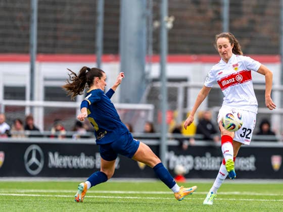 2 Womens Bundesliga VfB Stuttgart vs SG 99 Andernach 01 02 2026 Stuttgart, GERMANY 01 February 2026 Tamar Dongus VfB Stuttgart, 32 against Lisa Kossmann SG 99 Andernach, 6 in a duel during the match between VfB Stuttgart and SG 99 Andernach on matchday 15 of the 2 Womens Bundesliga at the PSV Stuttgart sports ground Copyright: xBEAUTIFULxSPORTS Steinx