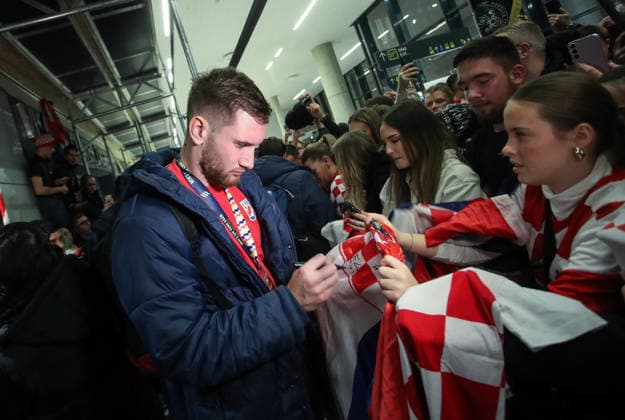 Welcoming the bronze medal-winning handball players at Franjo Tudjman Airport Welcoming the bronze medal-winning handball players at Franjo Tudjman Airport. Around 300 mostly young fans welcomed their heroes on their return to Croatia. The players got off the plane at around 4 am, at Zagreb, Croatia, on on February 02, 2026.  ZeljkoxLukunicx PIXSELL