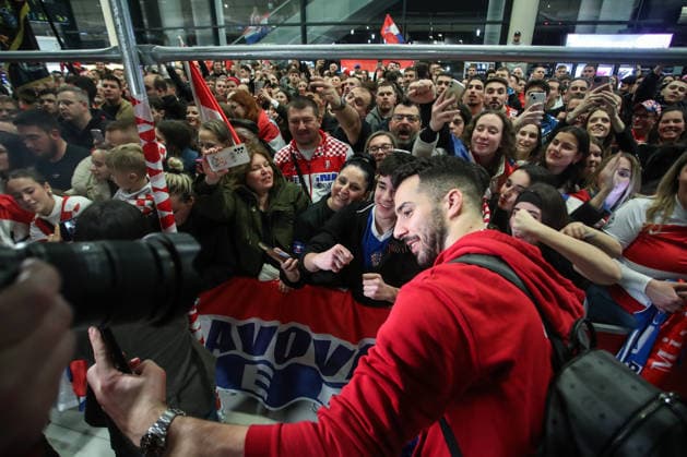Welcoming the bronze medal-winning handball players at Franjo Tudjman Airport Welcoming the bronze medal-winning handball players at Franjo Tudjman Airport. Around 300 mostly young fans welcomed their heroes on their return to Croatia. The players got off the plane at around 4 am, at Zagreb, Croatia, on on February 02, 2026.  ZeljkoxLukunicx PIXSELL