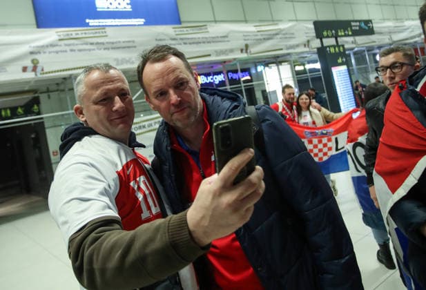 Welcoming the bronze medal-winning handball players at Franjo Tudjman Airport Welcoming the bronze medal-winning handball players at Franjo Tudjman Airport. Around 300 mostly young fans welcomed their heroes on their return to Croatia. The players got off the plane at around 4 am, at Zagreb, Croatia, on on February 02, 2026.  ZeljkoxLukunicx PIXSELL