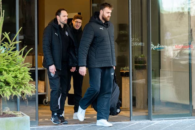 Herning Handball EM 2026 Departure Germany Team manager Benjamin Chatton Germany , Lukas Zerbe Germany , and goalkeeper Andreas Wolff Germany leave the hotel Silkeborg Radisson Hotel Denmark