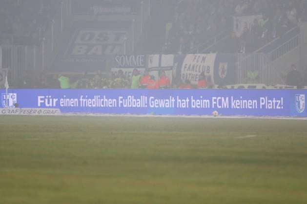 Magdeburg, Sachsen-Anhalt, Deutschland, 30.01.2026: Avnet Arena: 20. Spieltag, Saison 2025 26, 2. Fußball-Bundesliga: 1. FC Magdeburg - Hannover 96: Nach den Ausschreitungen beim Derby gegen Dynamo Dresden zeigt der 1. FC Magdeburg auf der Werbebande eine Botschaft gegen Gewalt im Fußball *** Magdeburg, Saxony-Anhalt, Germany, 30 01 2026 Avnet Arena 20 Matchday, Season 2025 26, 2 Bundesliga 1 FC Magdeburg Hannover 96 After the riots during the derby against Dynamo Dresden, 1 FC Magdeburg displays a message against violence in soccer on the advertising banner Copyright: xdtsxNachrichtenagenturx dts_104988
