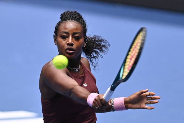 Alycia Parks of USA returns a ball to Julia Grabher of Austria during the WTA, Tennis Damen women s tennis tournament Ostrava Open match on February 2, 2026, in Ostrava, Czech Republic. (CTKxPhoto JaroslavxOzana) CTKPhotoP2026020205336  CTKPhotoP2026020205336