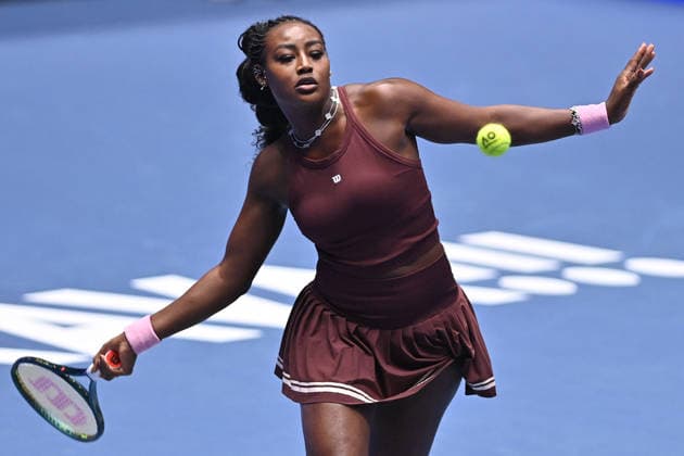 Alycia Parks of USA returns a ball to Julia Grabher of Austria during the WTA, Tennis Damen women s tennis tournament Ostrava Open match on February 2, 2026, in Ostrava, Czech Republic. (CTKxPhoto JaroslavxOzana) CTKPhotoP2026020205402  CTKPhotoP2026020205402