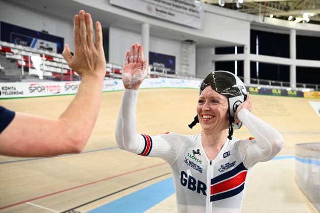 2026 UEC Track Elite European Championships Picture by Olly Hassell SWpix.com - 02 02 2026 - Cycling - 2026 UEC Track Elite European Championships - Konya Velodrome, Konya, Türkiye - Women s Team Pursuit First Round - Anna Morris (Great Britain) celebrates setting a new world record of 4:03.634 in the Women™s Team Pursuit Copyright: x xSWpix.comx(t axPhotographyxHubxLtd)xOllyxHassell SWpix.comx SWP-3177-0314