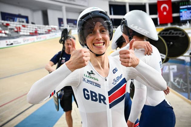 2026 UEC Track Elite European Championships Picture by Olly Hassell SWpix.com - 02 02 2026 - Cycling - 2026 UEC Track Elite European Championships - Konya Velodrome, Konya, Türkiye - Women s Team Pursuit First Round - Josie Knight (Great Britain) celebrates setting a new world record Copyright: x xSWpix.comx(t axPhotographyxHubxLtd)xOllyxHassell SWpix.comx SWP-3177-0315