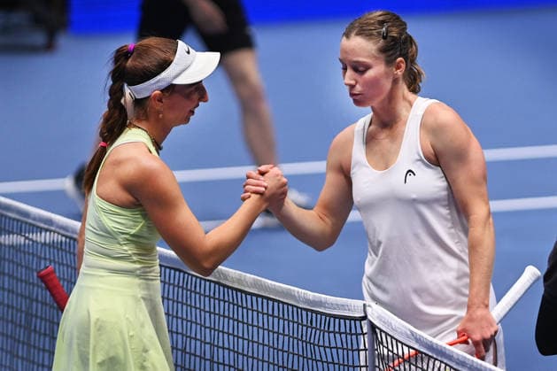 Tamara Korpatsch from Germany (left) handshakes with Anna Siskova from Czechia (right) after match of the WTA, Tennis Damen women s tennis tournament Ostrava Open, on February 2, 2026, in Ostrava, Czech Republic. (CTKxPhoto JaroslavxOzana) CTKPhotoP2026020206271  CTKPhotoP2026020206271