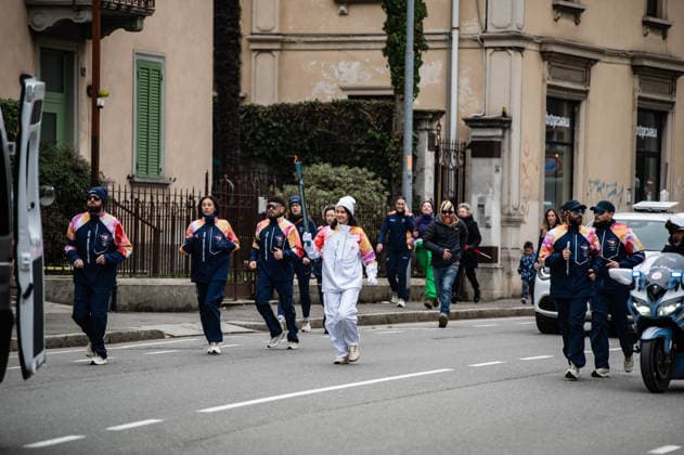Olympic Flame In Bergamo, Italy The first Olympic flame is carried to Bergamo, Italy, on February 2, 2026, near the New Balance Arena. Bergamo Italy  Copyright: xSilviaxColombox originalFilename:colombo-notitle260202_npdHb.jpg