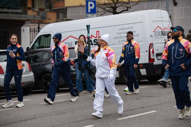 Olympic Flame In Bergamo, Italy The first Olympic flame is carried to Bergamo, Italy, on February 2, 2026, near the New Balance Arena. Bergamo Italy  Copyright: xSilviaxColombox originalFilename:colombo-notitle260202_npzc1.jpg