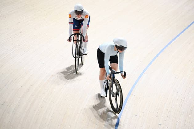2026 UEC Track Elite European Championships Picture by Olly Hassell SWpix.com - 02 02 2026 - Cycling - 2026 UEC Track Elite European Championships - Konya Velodrome, Konya, Türkiye - Women Sprint - Quarterfinals - Emma Finucane (Great Britain), Iana Burlakova (Individual Neutral Athletes) Konya Konya Velodrome Türkiye Copyright: x xSWpix.comx(t axPhotographyxHubxLtd)xOllyxHassell SWpix.comx SWP-3177-0348