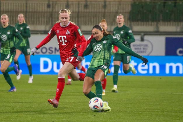Germany Womens Bundesliga 2025 26, 16 Matchday VfL Wolfsburg VS 1 FC Köln AOK Stadion Wolfsburg Kessya Bussy VfL Wolfsburg Women, 19 Anna Gerhardt 1 FC Köln Women, 21 Copyright: xAymanxAlahmedx