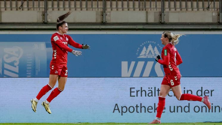 from left Martyna Wiankowska 1 FC Köln, 26 and Sandra Maria Jessen 1 FC Köln, 6 with goal celebration, cheering, jubilant, optimistic, match scene, highlight, joy about the goal for 1 1, THE DFB REGULATIONS PROHIBIT ANY USE OF PHOTOGRAPHS AS IMAGE SEQUENCES AND OR QUASI VIDEO , 02 02 2026, , Football, Google Pixel Womens Bundesliga, VfL Wolfsburg 1 FC Köln xobx