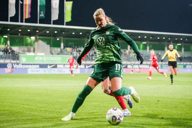 Germany Womens Bundesliga 2025 26, 16 Matchday VfL Wolfsburg VS 1 FC Köln AOK Stadion Wolfsburg Alexandra Popp VfL Wolfsburg Women, 11 Celina Degen 1 FC Köln Women, 5 Copyright: xAymanxAlahmedx